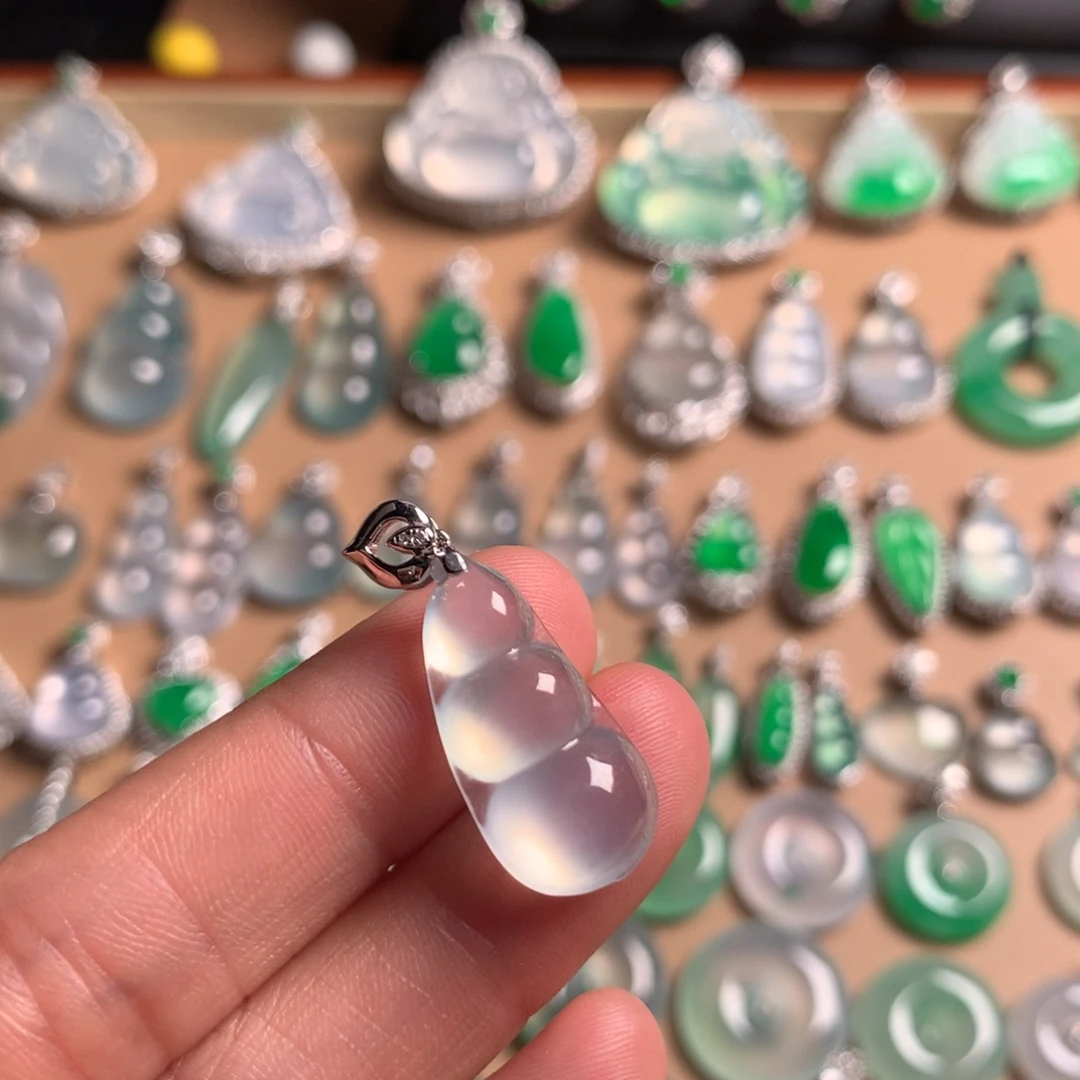 翡翠18K金镶嵌吊坠(不含链)饱满的冰福豆