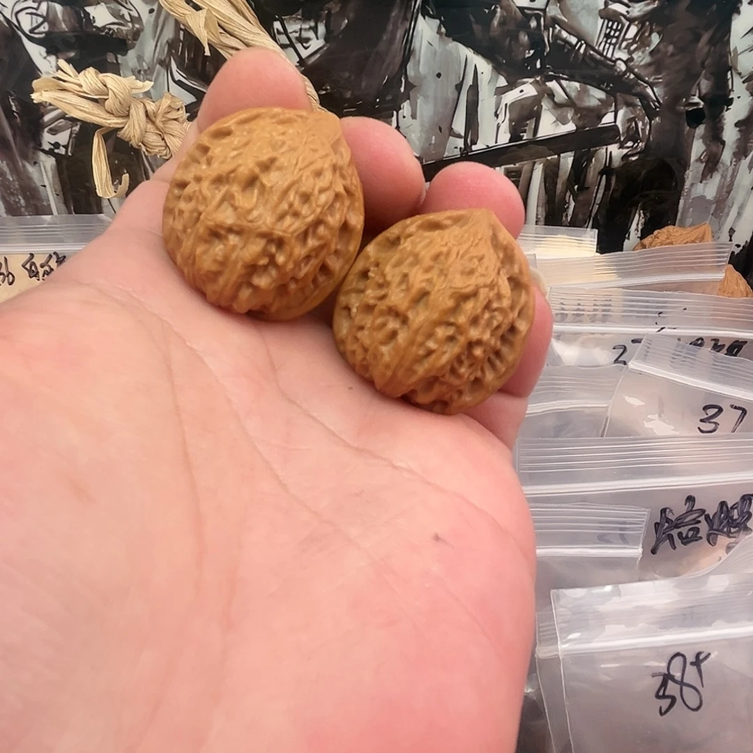 把件文玩核桃金牛小手捻33尺