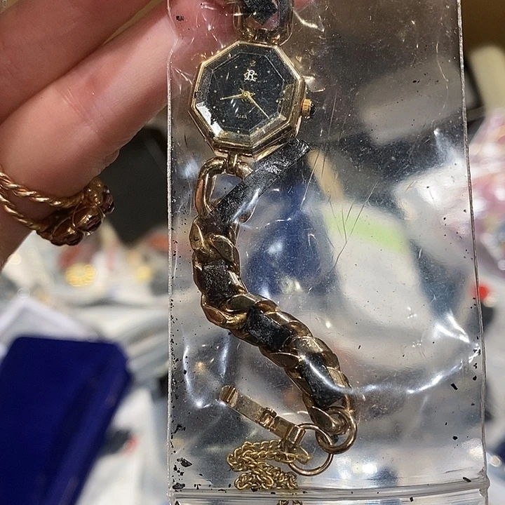 邱***糖中古香水沐浴露持久留
