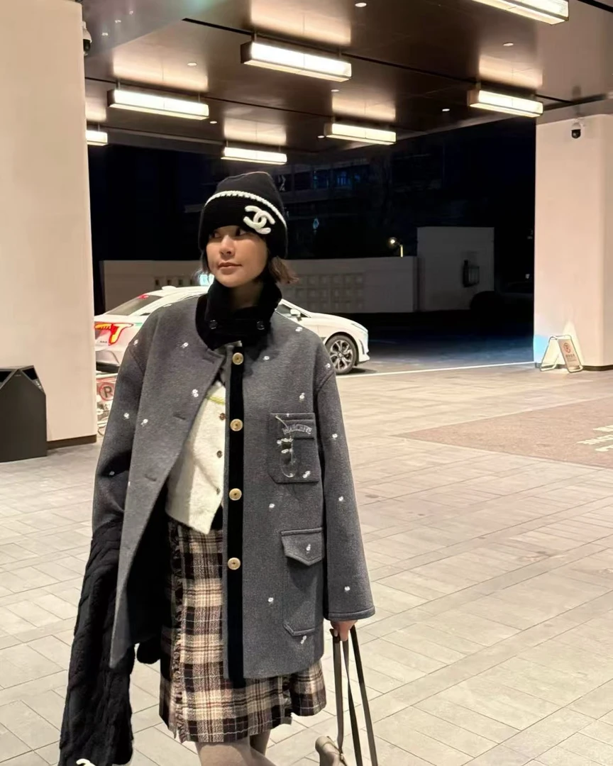 【呼呼哈嘿呀】ma晨拼接领廓形毛呢外套上衣刺绣花朵羊毛大衣