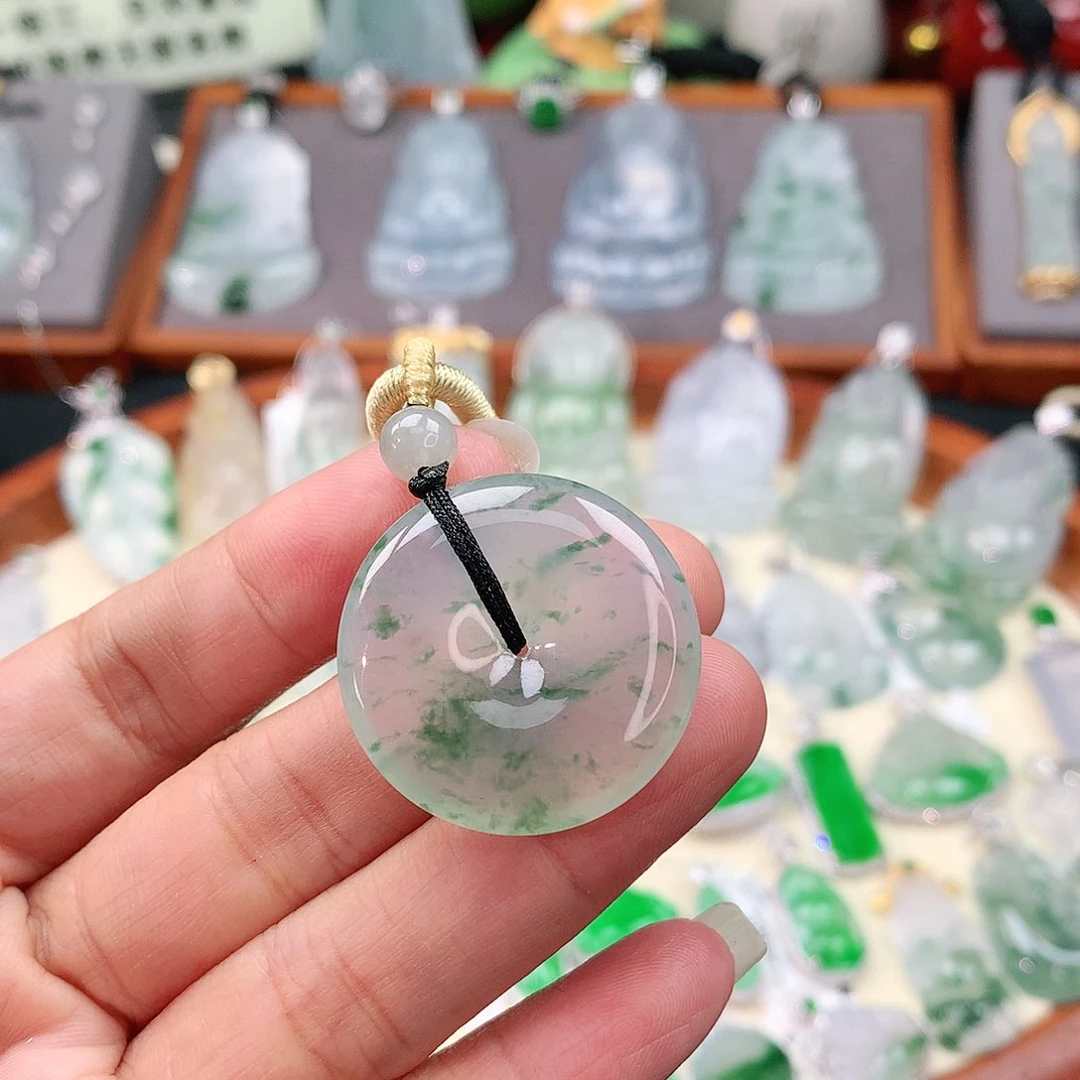 颈饰未镶嵌翡翠平安扣