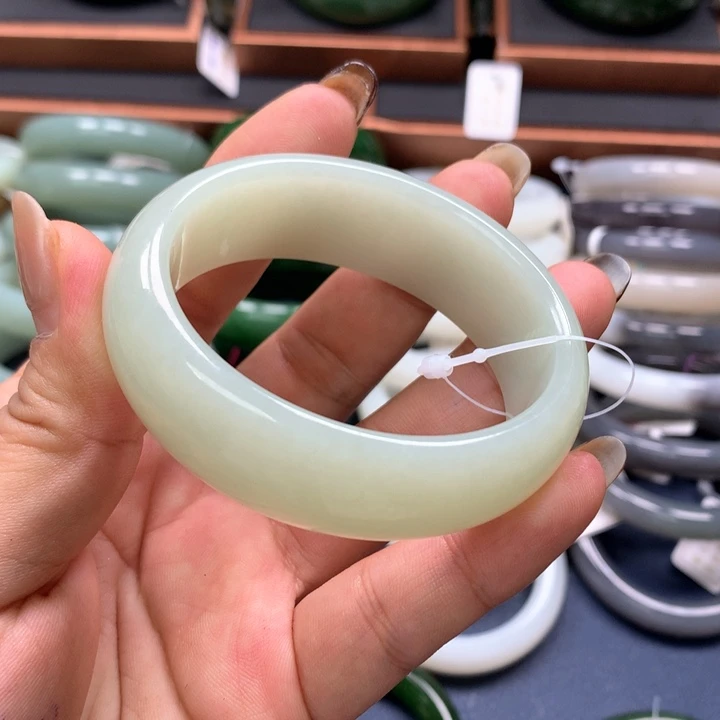 【闪购商品】未镶嵌手镯和田玉