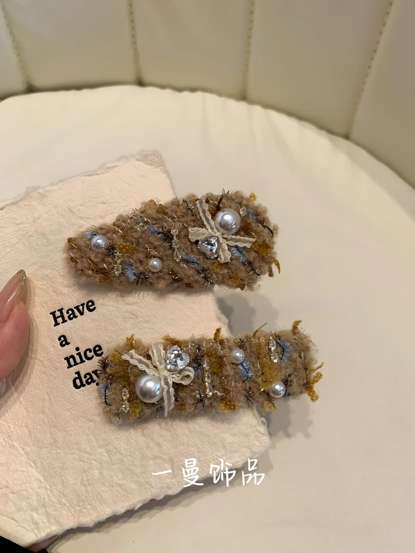 秋季上新 减龄毛毛发夹一对MZ4128