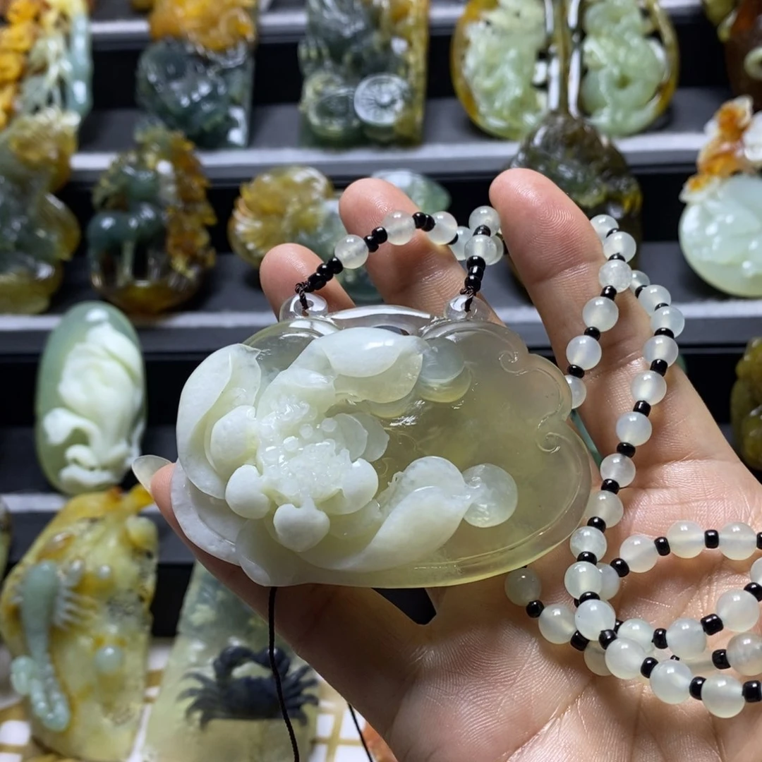 蛇纹石玉未镶嵌颈饰敦*