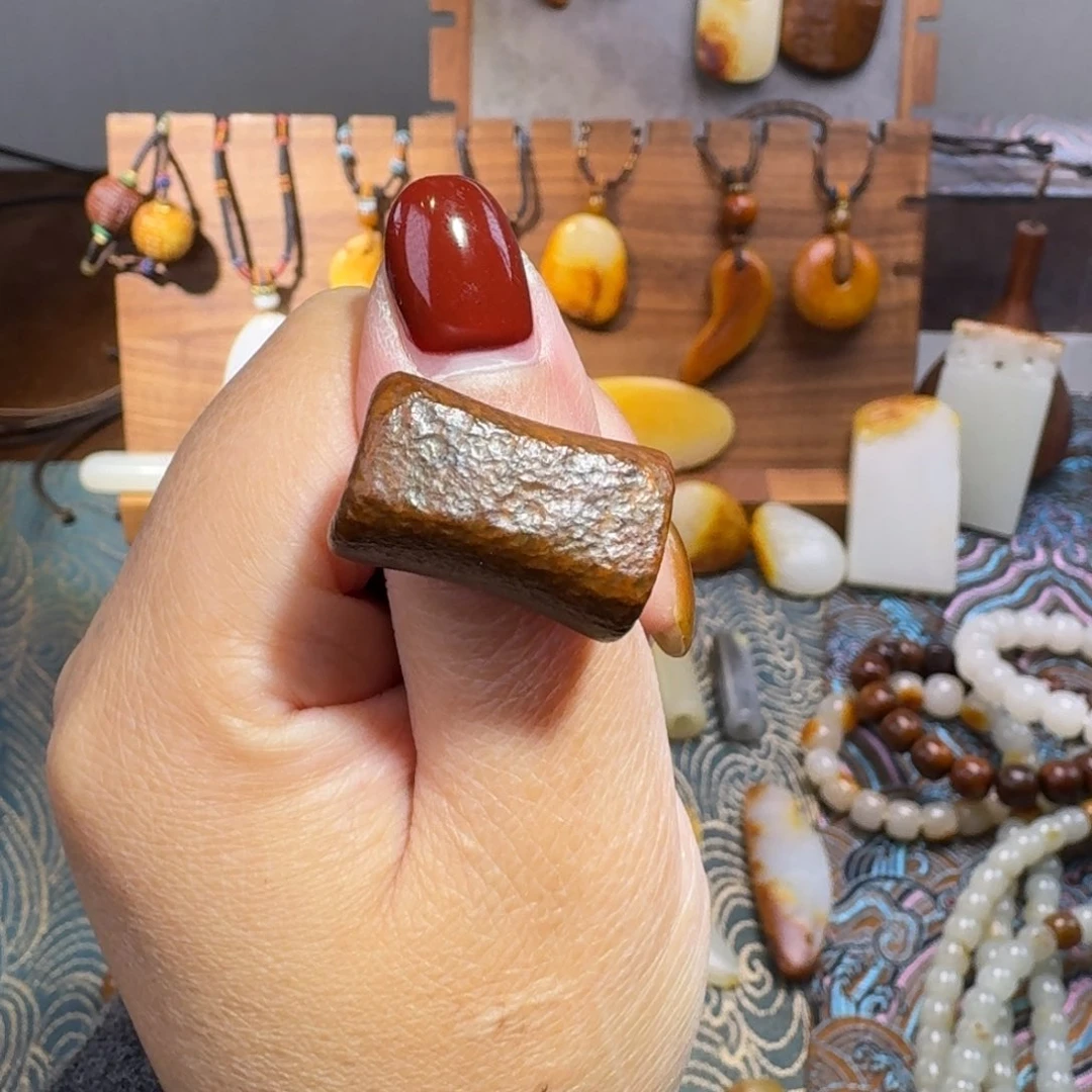 和田玉颈饰未镶嵌独*侠