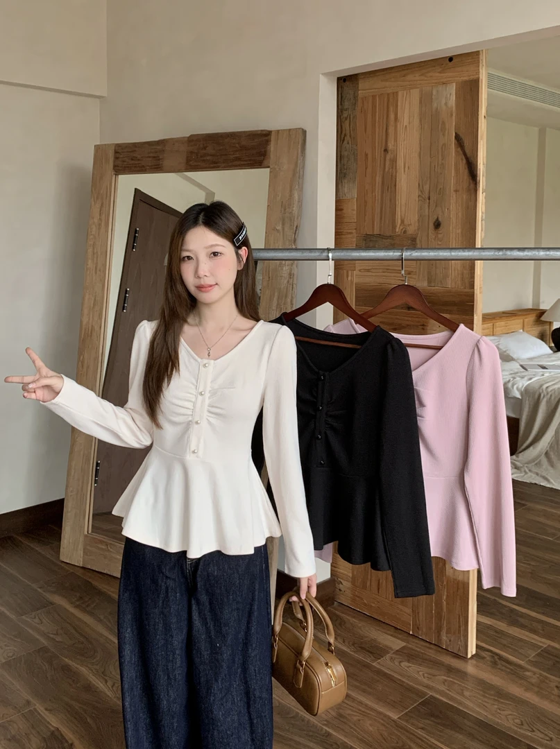 秋季辣妈外出哺乳长袖t恤打底衫法式V领显瘦大码产后喂奶上衣娃娃