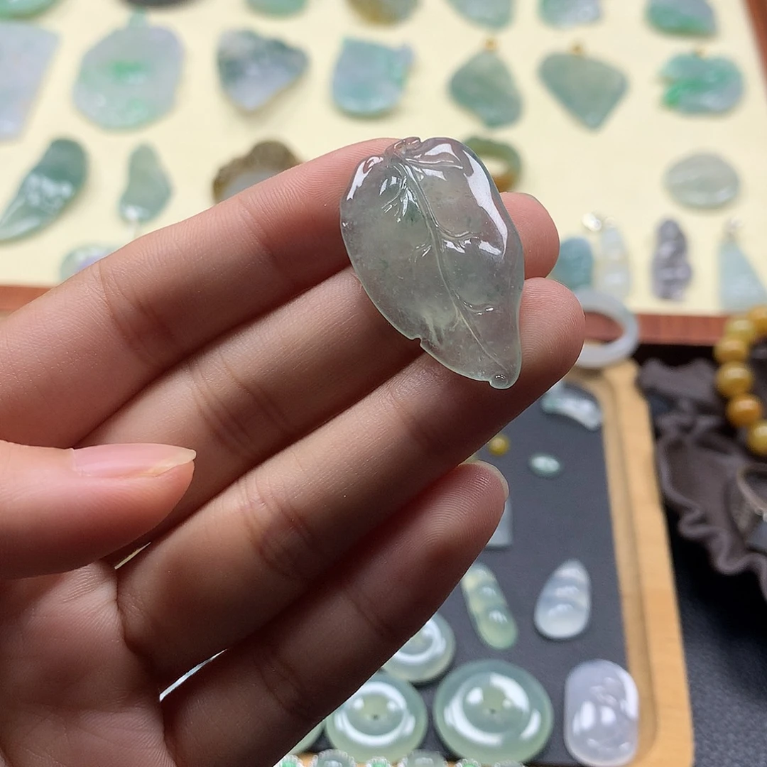 颈饰未镶嵌翡翠叶子