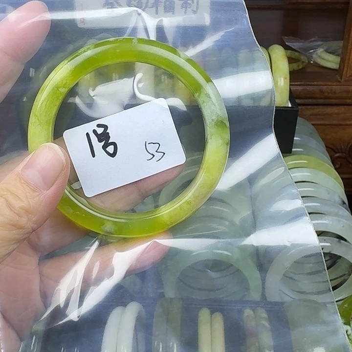 蛇纹石玉未镶嵌手镯不*糖