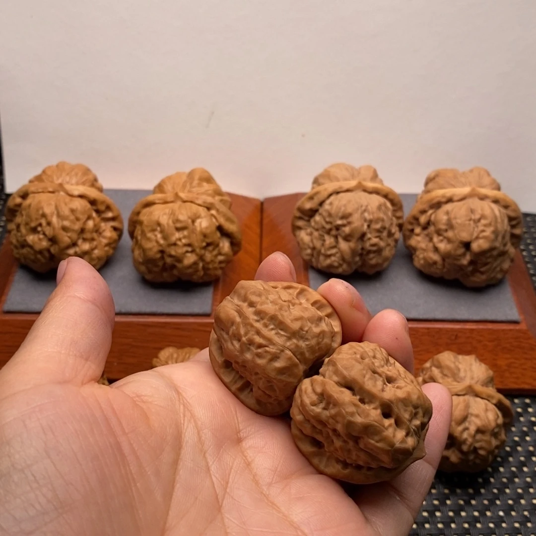 星****把件文玩核桃全品白茬边33左右
