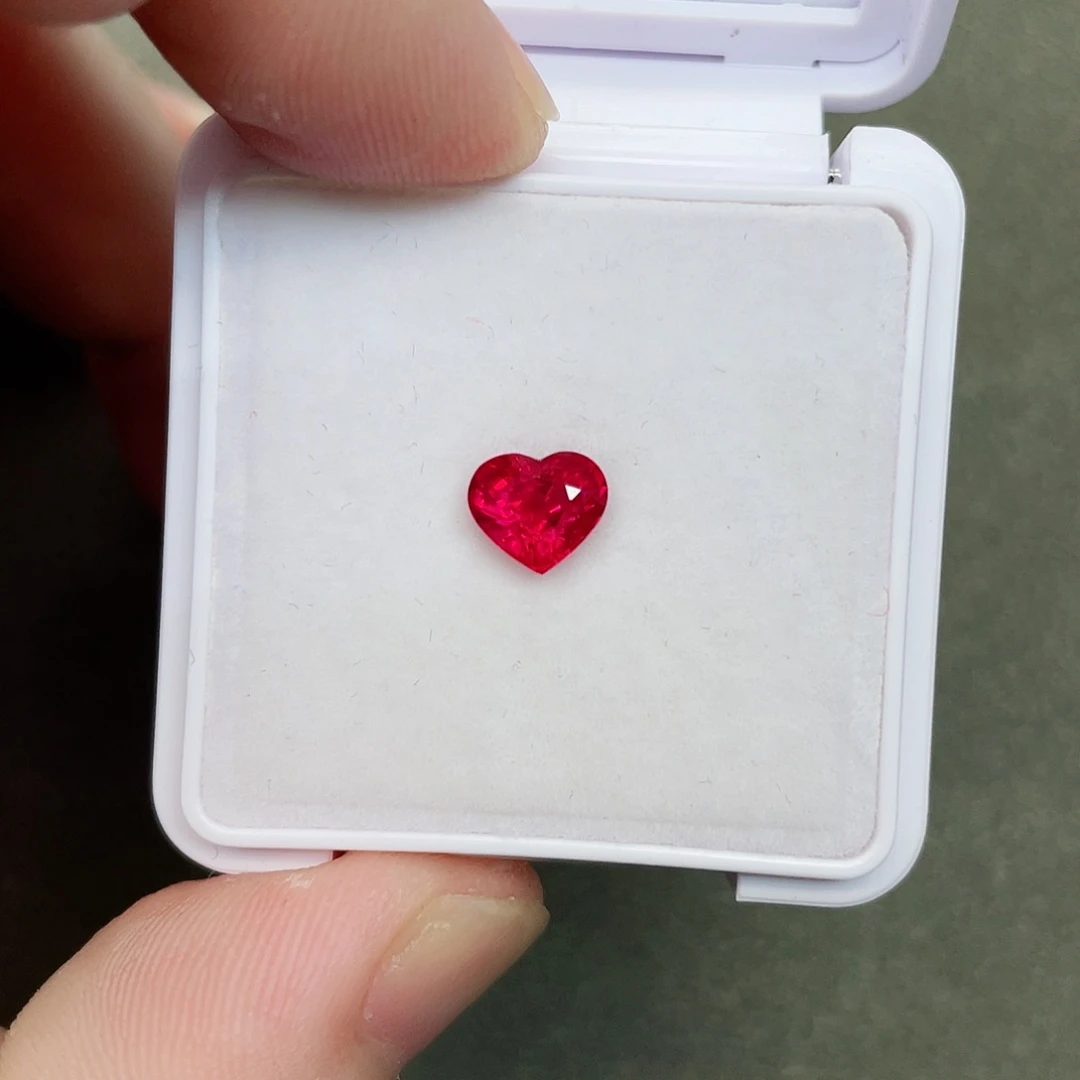 红宝石裸石未镶嵌1.52克拉鸽血红吉尔德证书缅甸老烧