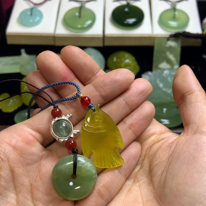 【闪购商品】蛇纹石玉未镶嵌颈饰苍*