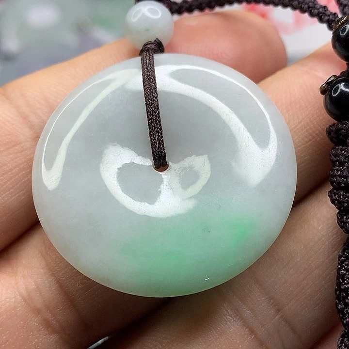 翡翠未镶嵌吊坠(赠链)