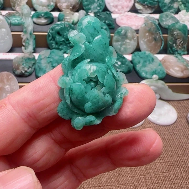 独山玉未镶嵌颈饰