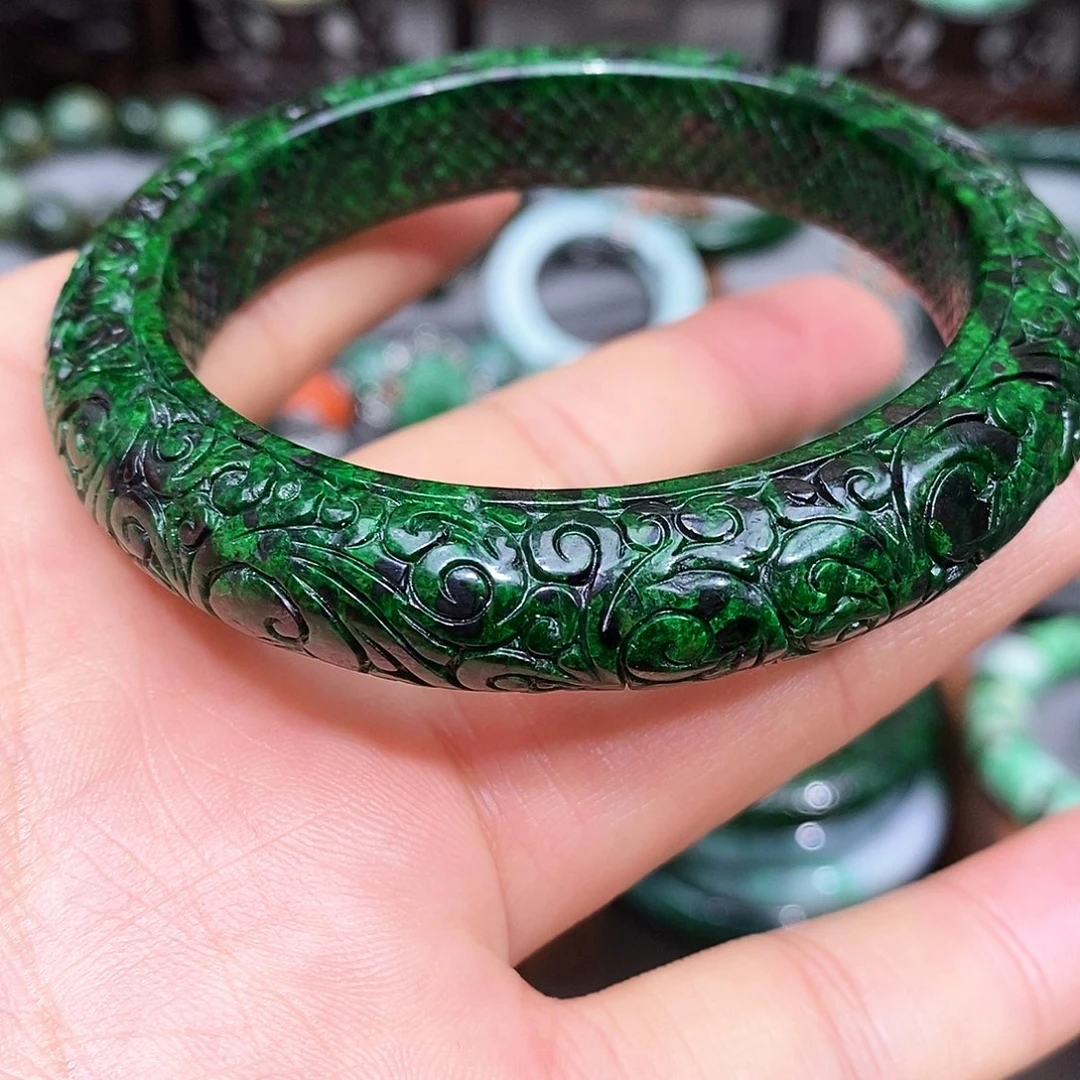 未镶嵌手镯翡翠行***忧漂亮美眉