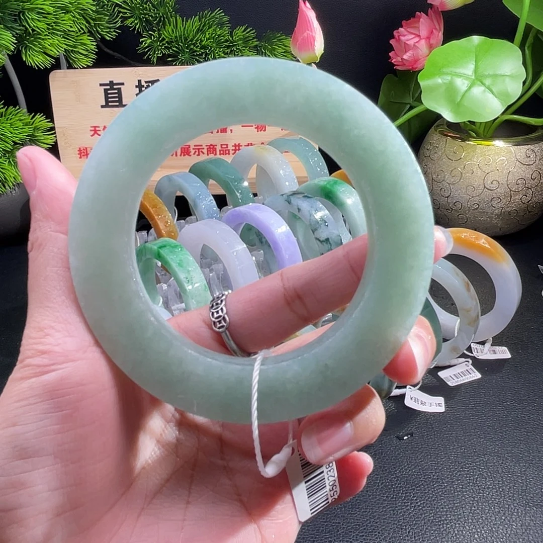 未镶嵌翡翠手镯定制翡翠