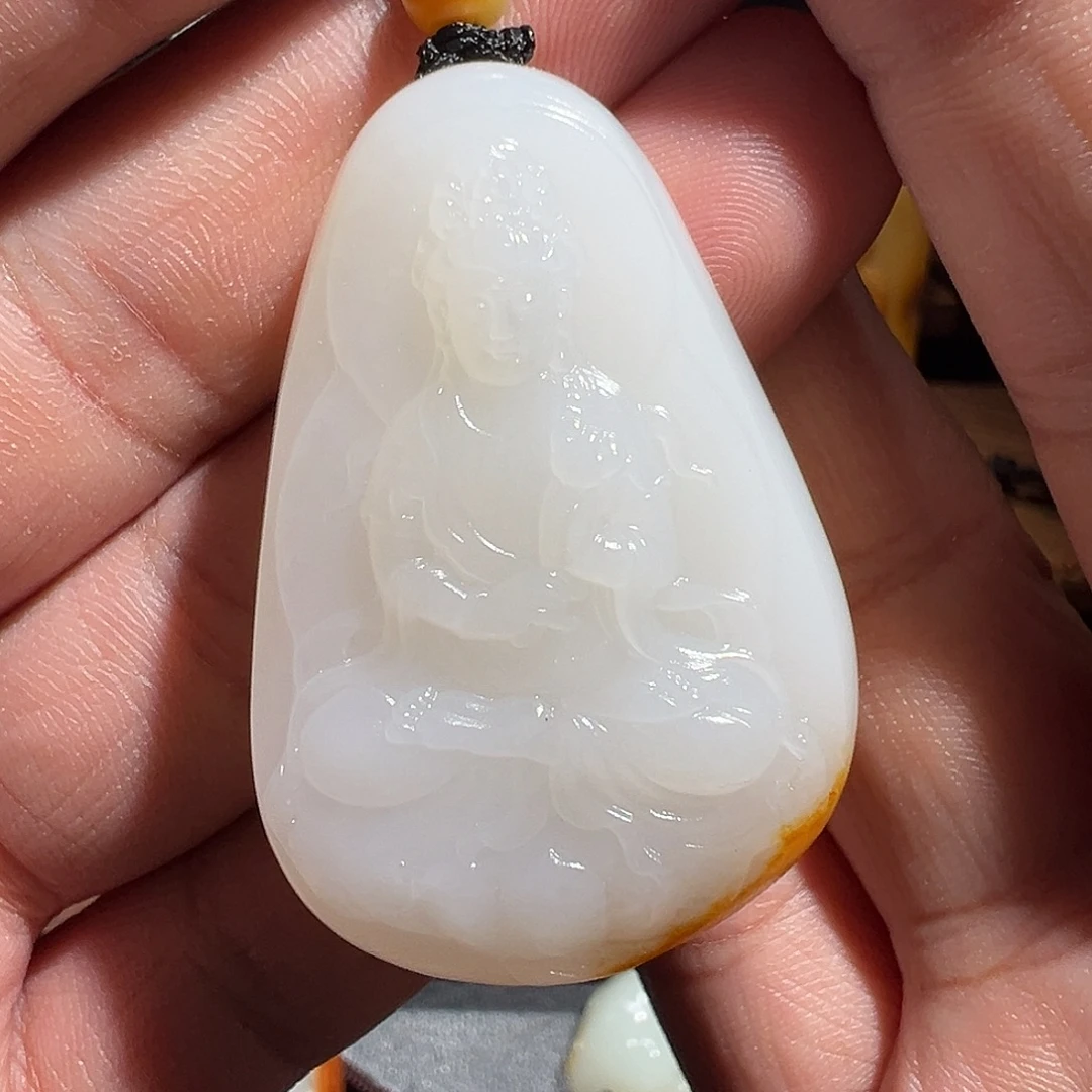 慕***i和田玉未镶嵌颈饰