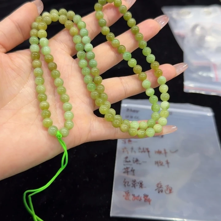 燕***月和田玉未镶嵌手链
