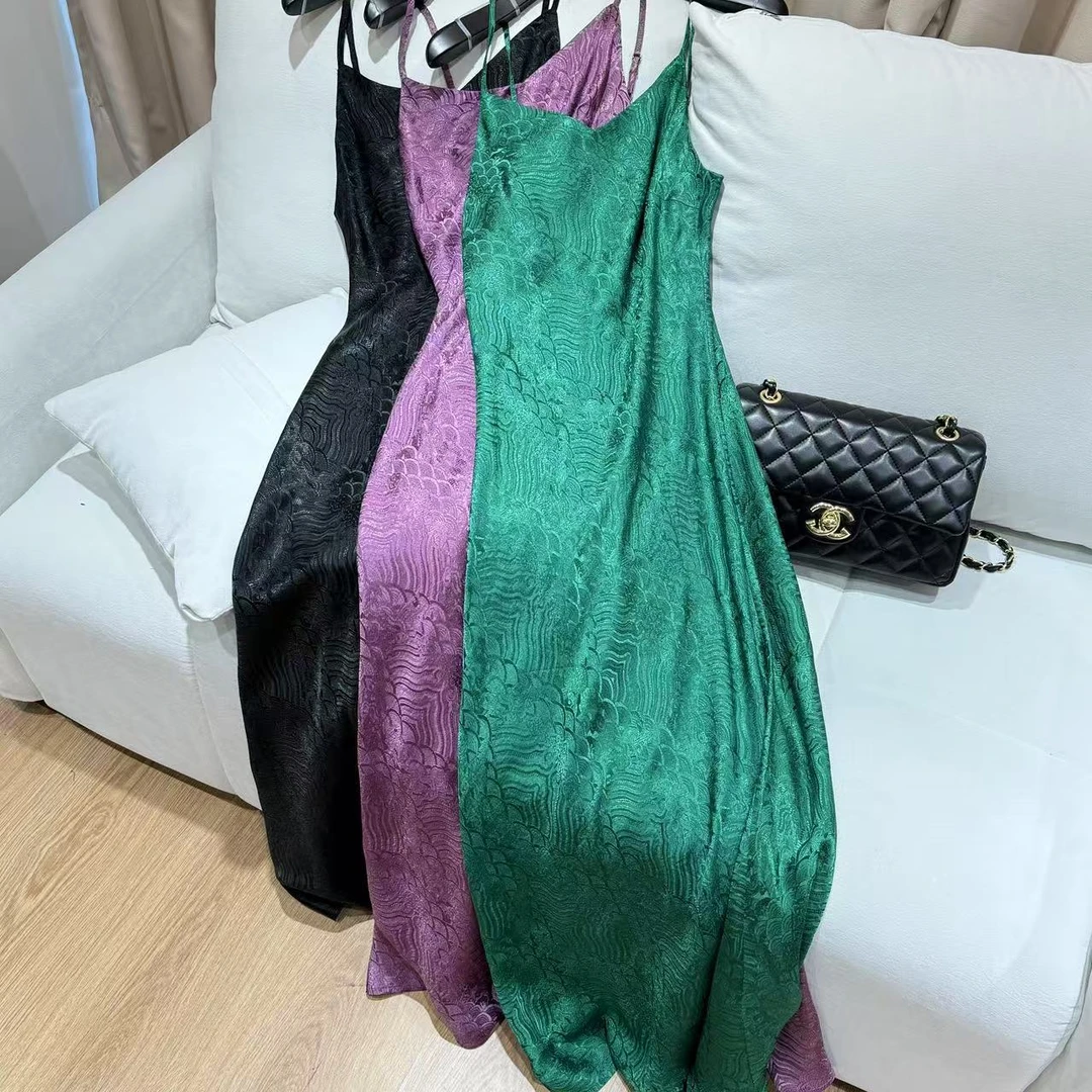 2025春季新款时尚高级性感V领吊带连衣裙XY0053