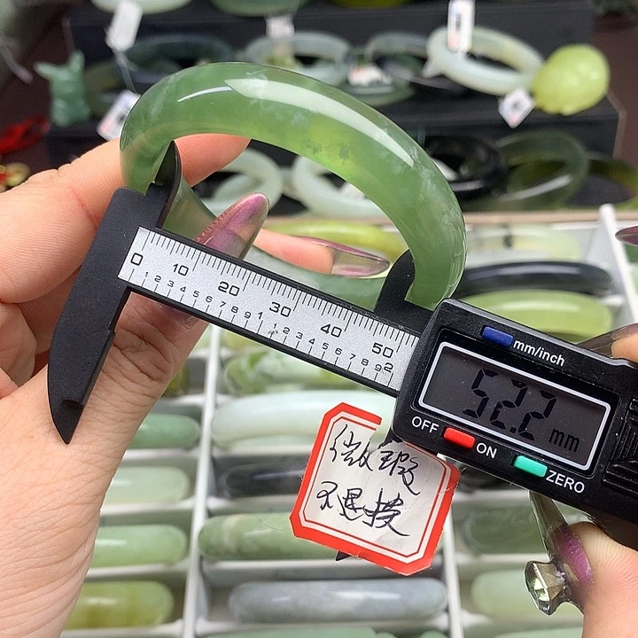 蛇纹石玉手镯未镶嵌666