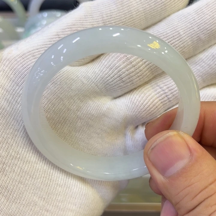 未镶嵌手镯翡翠白月光