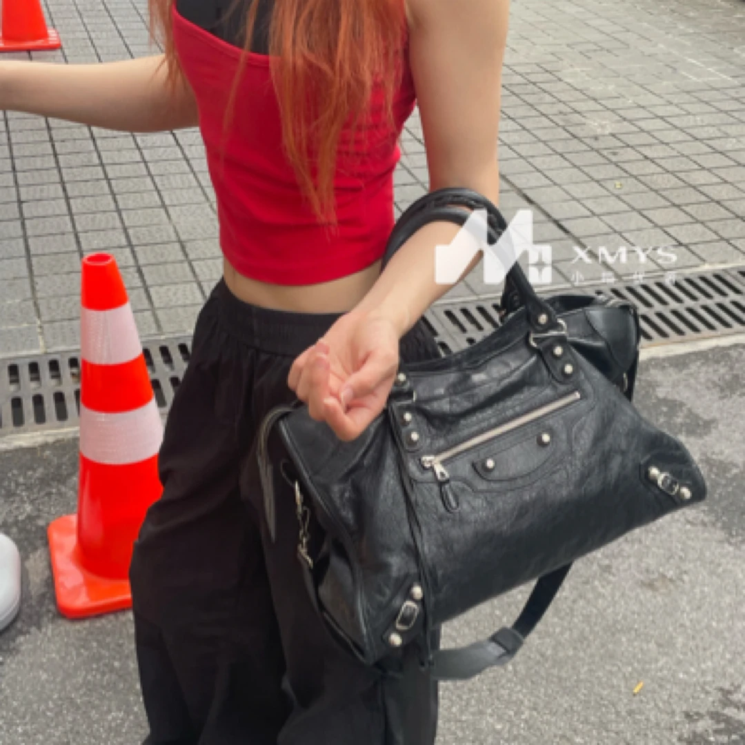 99新 Balenciaga/巴黎世家 黑色油蜡皮银钉中号机车包肩带齐时尚