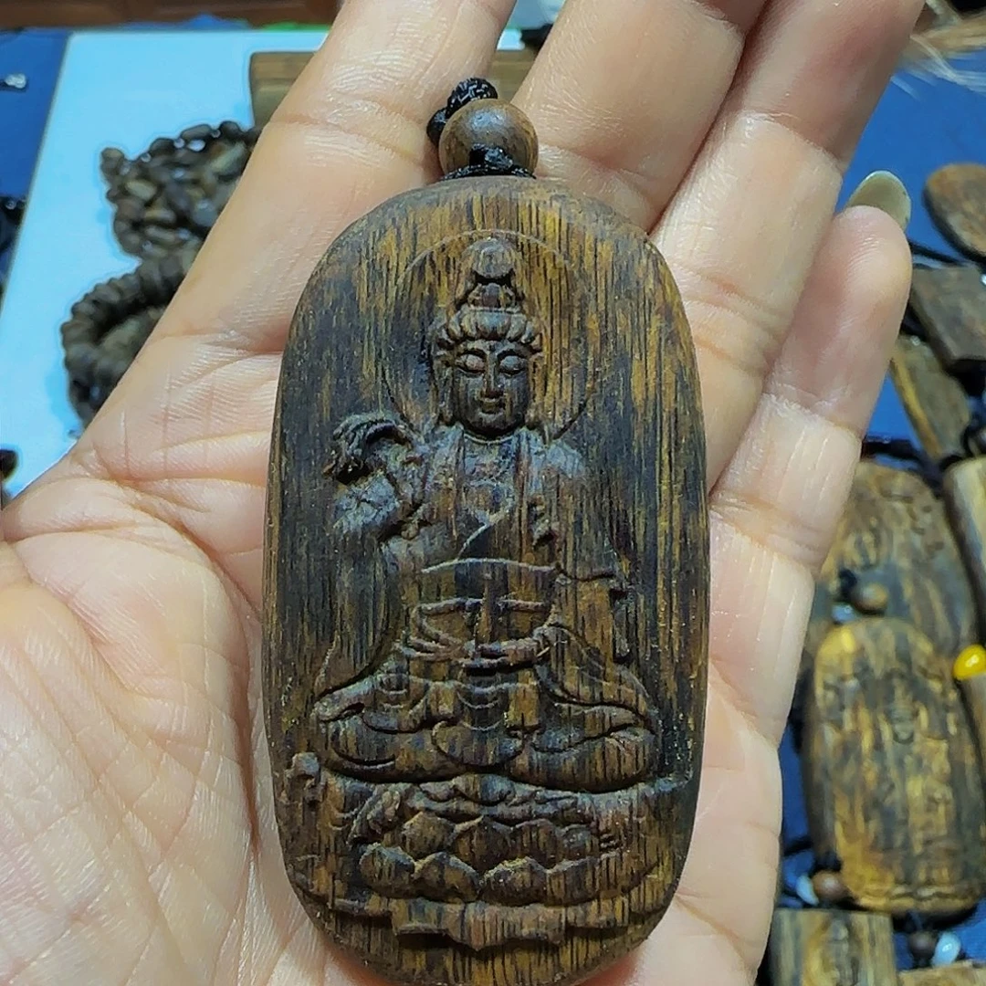 沉香吊坠海南白奇乌身老料雕刻观音带绳16.8克