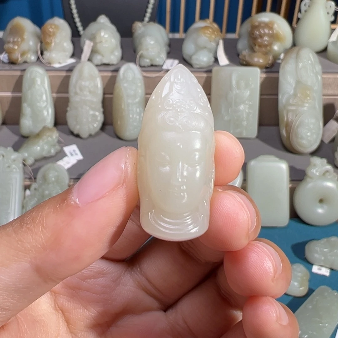 蓝***星和田玉（糖玉）未镶嵌颈饰