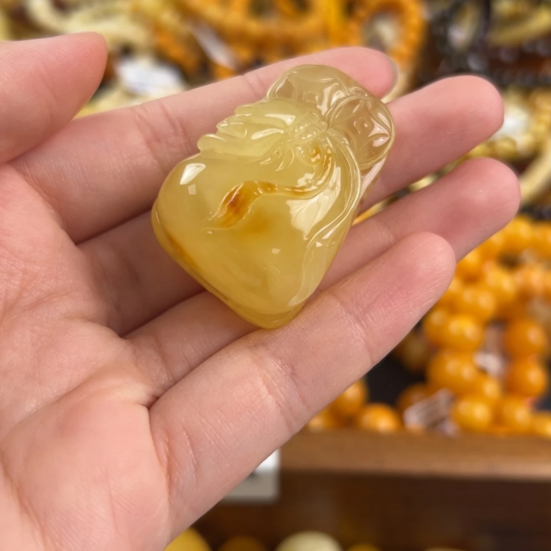 琥珀未镶嵌珠宝奇石