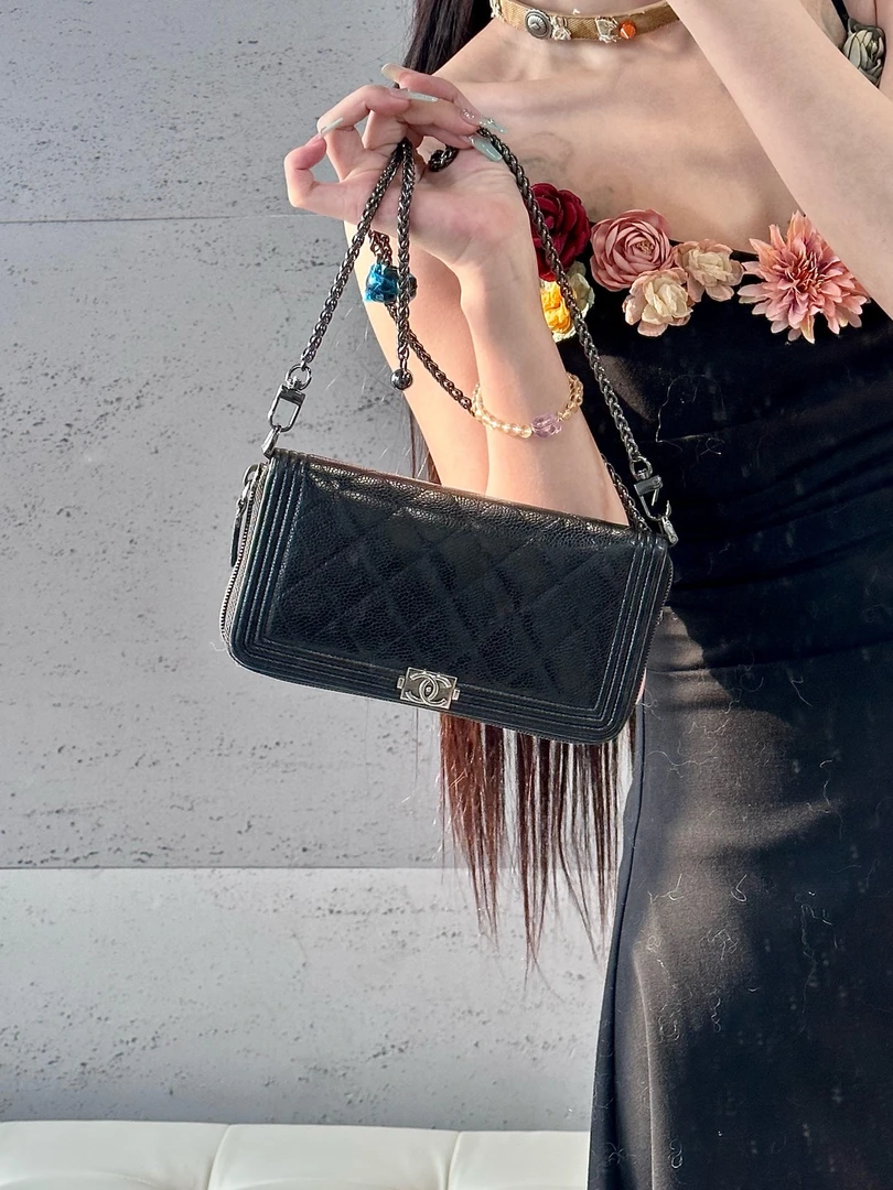 95新 Chanel/香奈儿 chanel 黑银leboy荔枝牛拉链钱包