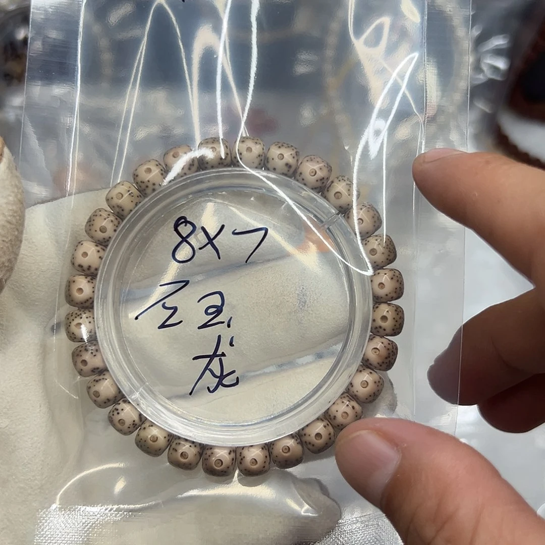 M***（手串星月菩提J4石玉8×7