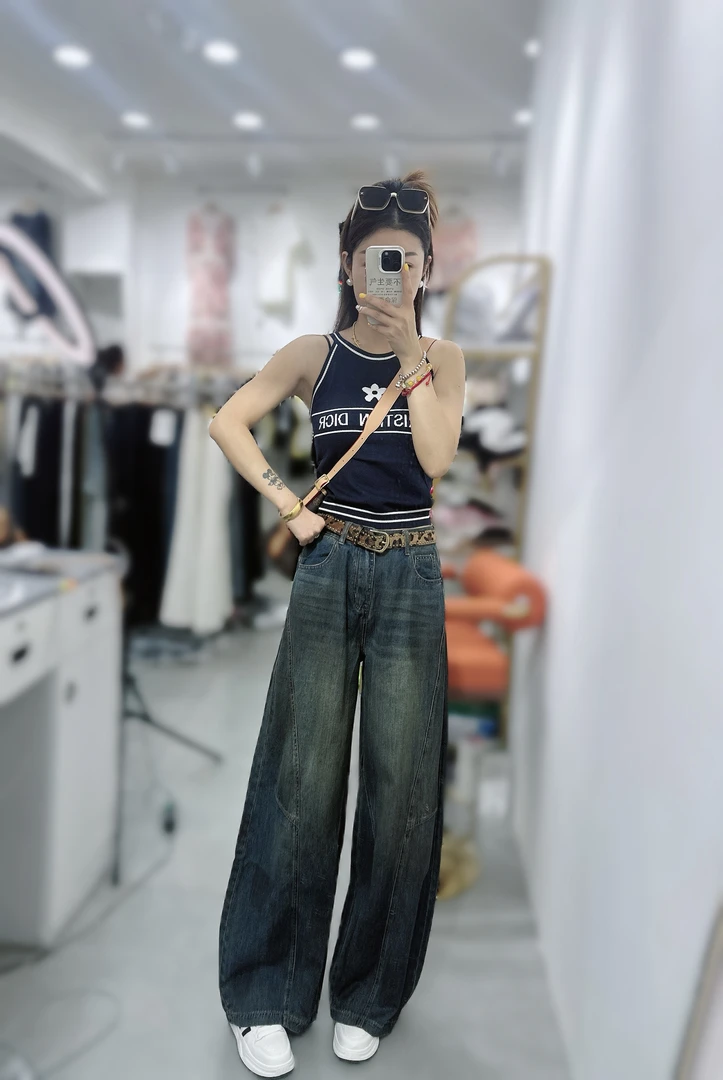 炫彩阁6823【薄款欧货水洗弯刀直筒牛仔裤】