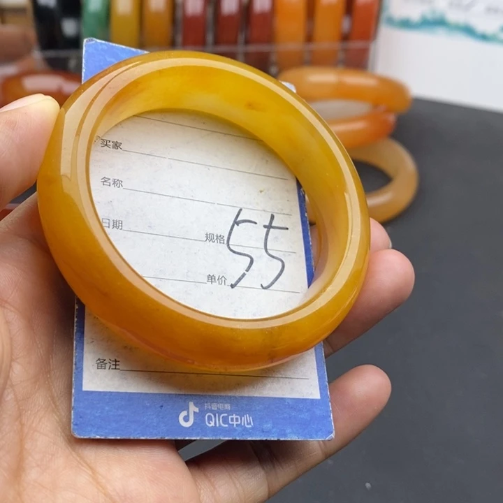 未镶嵌手镯石英质玉