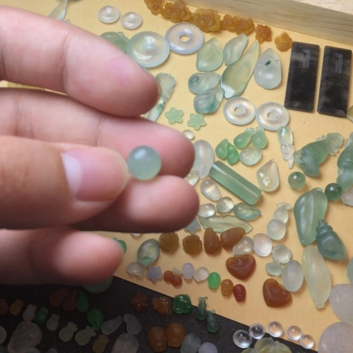定制翡翠挂件未镶嵌