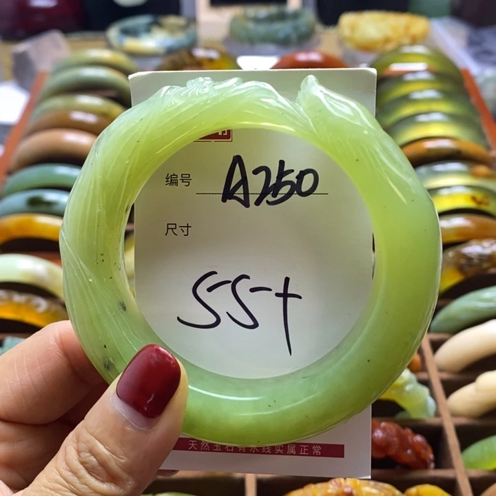 蛇纹石玉手镯未镶嵌