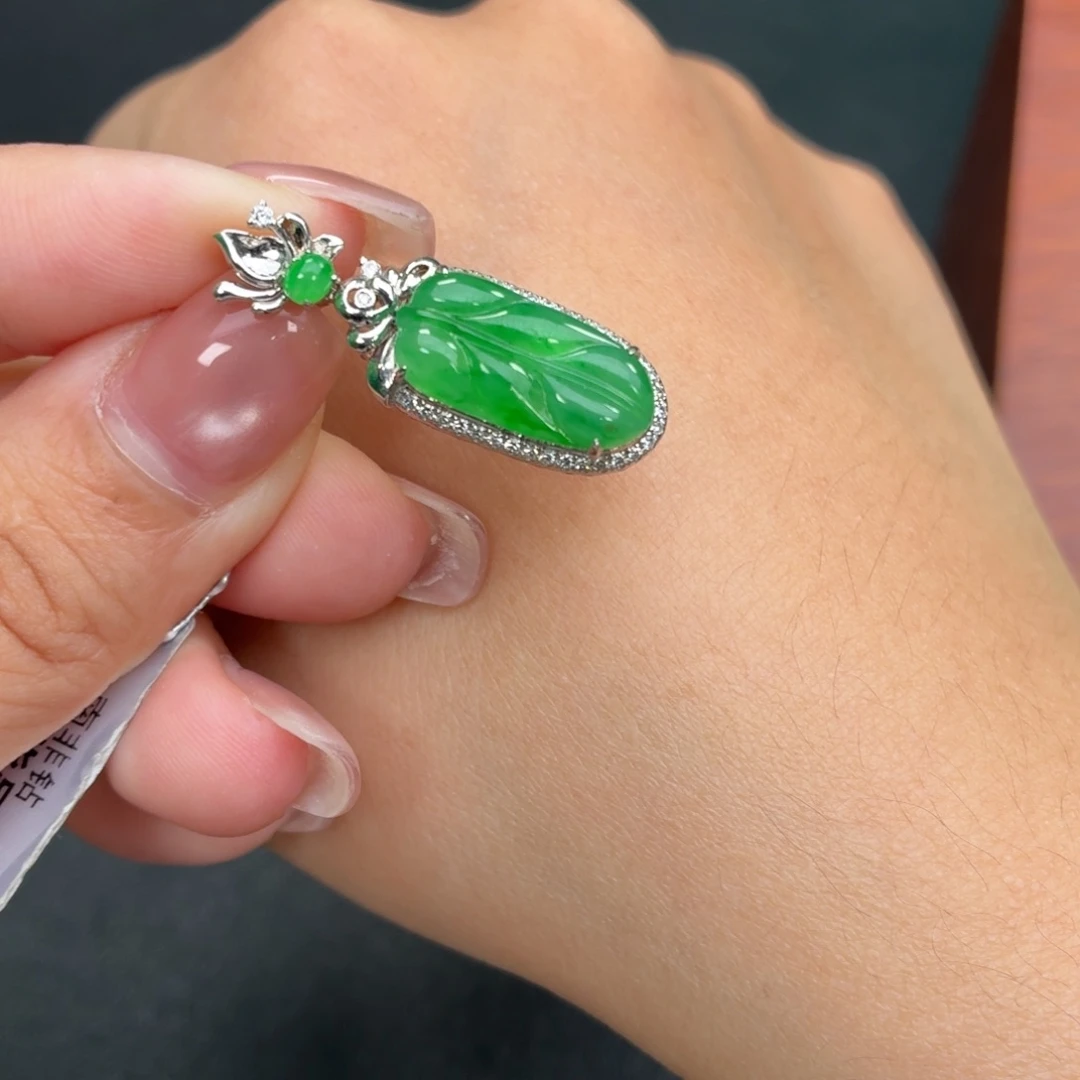 翡翠18K金镶嵌颈饰