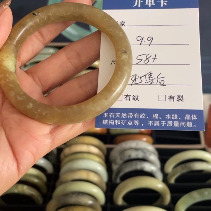 依***格未镶嵌蛇纹石玉手镯
