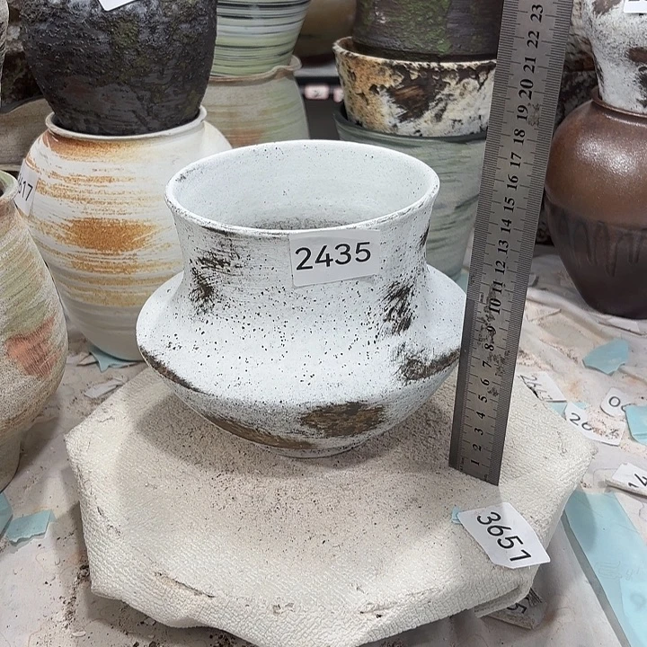 摆件高15，口12，有孔2435