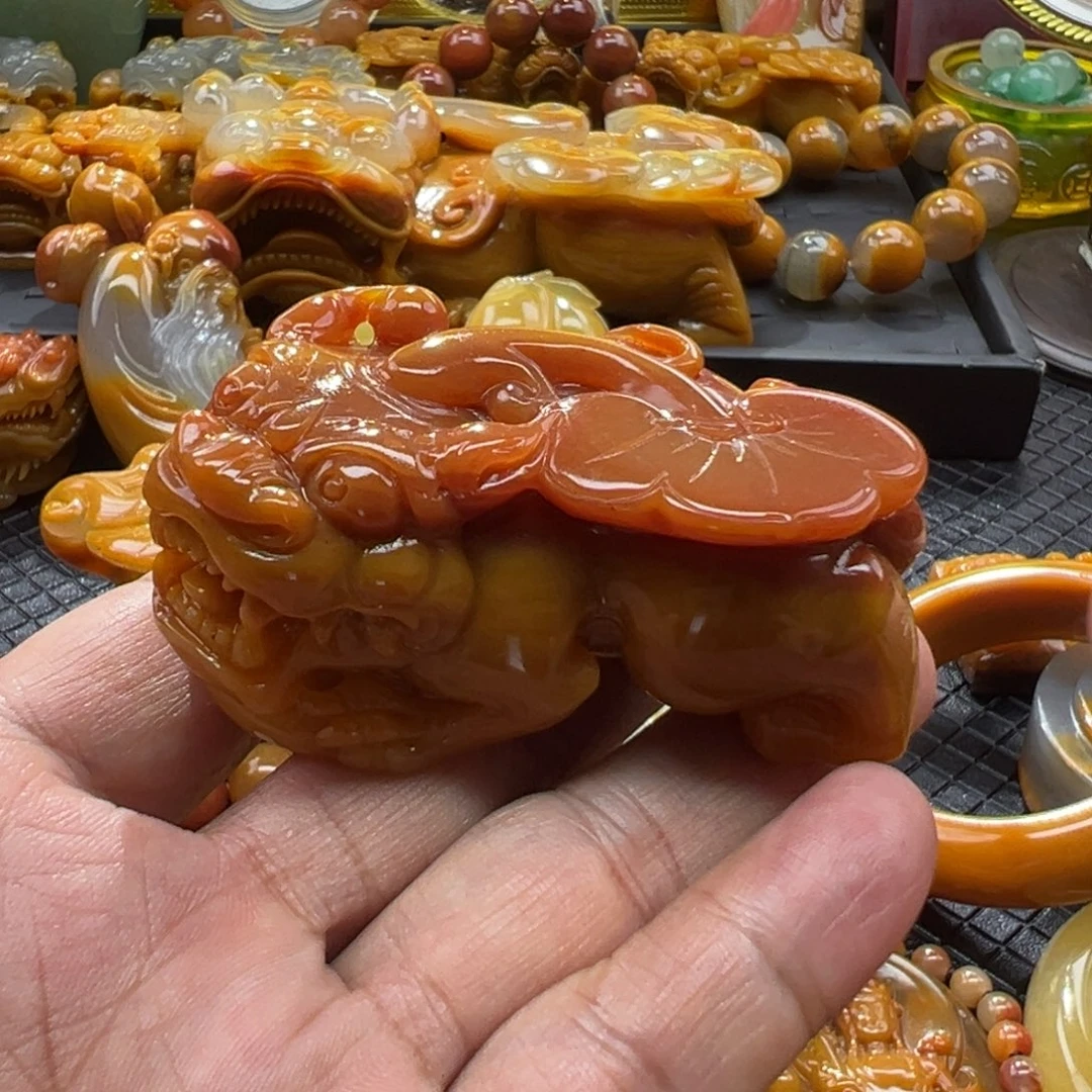 颈饰未镶嵌石英质玉