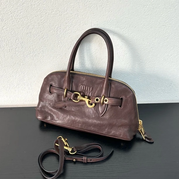 95新 MIU MIU/缪缪 24年石楠木色贝壳手提斜挎包 底长32 123828