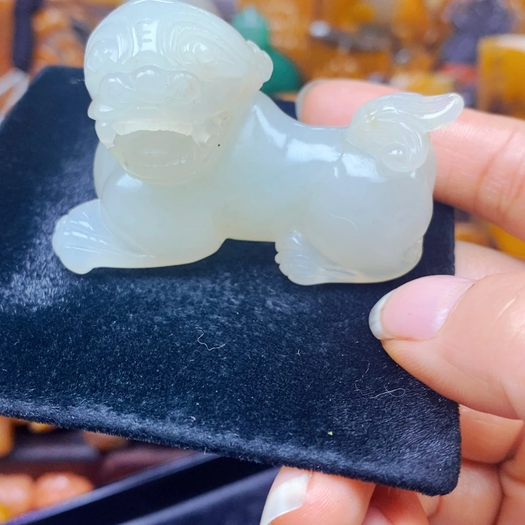 未镶嵌石英质玉（黄龙玉）颈饰