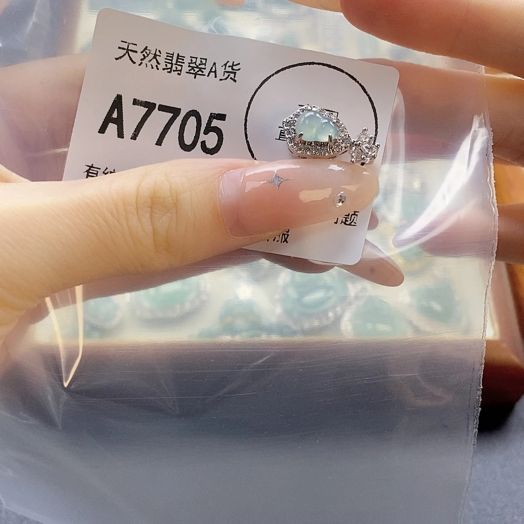 吊坠(赠链)未镶嵌翡翠