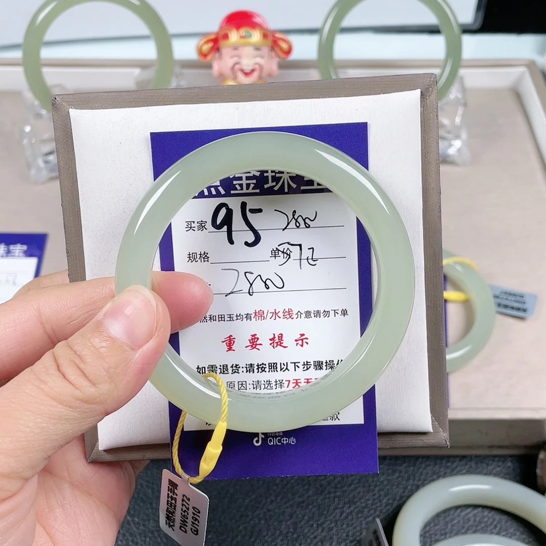 和田玉手镯未镶嵌