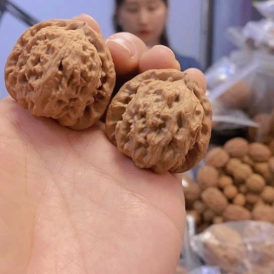 【闪购商品】把件文玩核桃37.5三角白老树