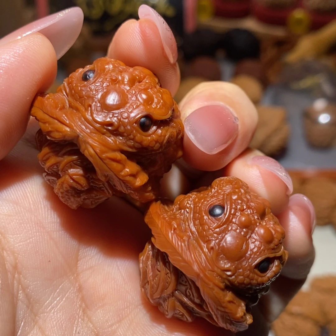 文玩核桃把件聚财金蟾