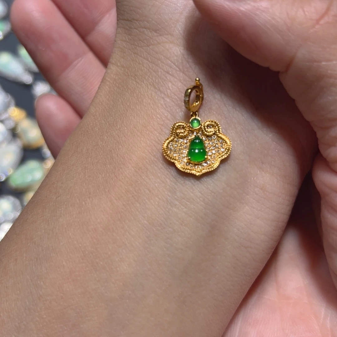 翡翠颈饰18K金镶嵌吊坠