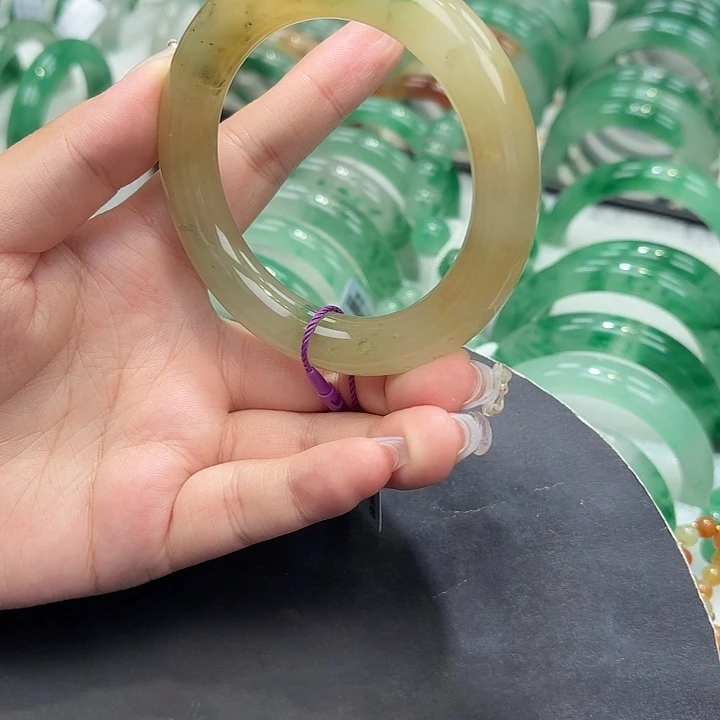 未镶嵌手镯石英质玉（非洲翠）
