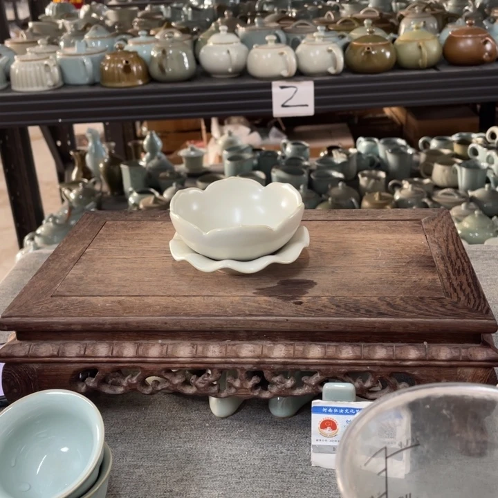 摆件月白釉莲花茶漏