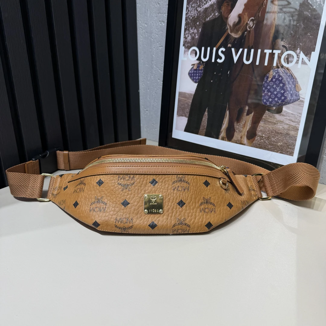 99新 MCM 棕色老花腰包 65156032