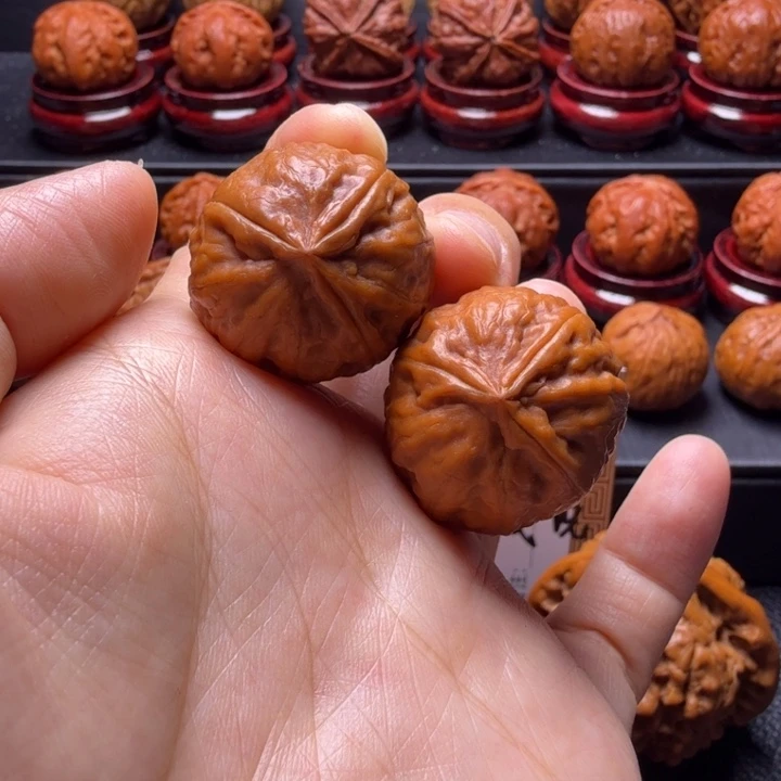 晏***兮吊坠文玩核桃元宝三棱