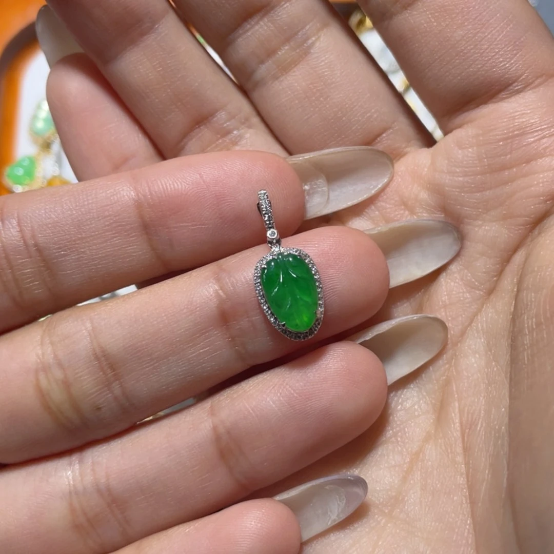 【闪购商品】颈饰18K金镶嵌翡翠